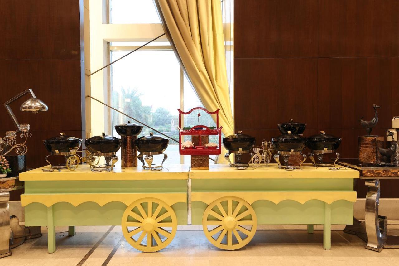 Tivoli Royal Palace Janauli Zewnętrze zdjęcie
