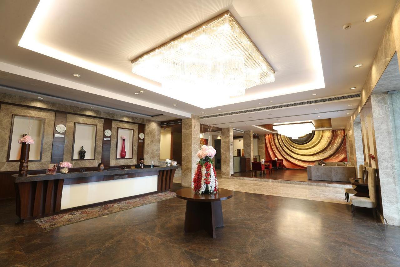 Tivoli Royal Palace Janauli Zewnętrze zdjęcie