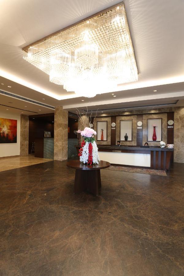 Tivoli Royal Palace Janauli Zewnętrze zdjęcie